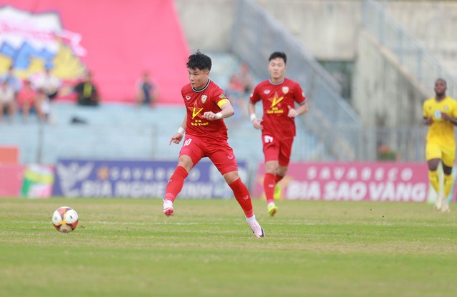 Sau vòng 26 V-League 2023/24: Chờ HLHT lách qua khe cửa hẹp - Ảnh 1. Sau vòng 26 V-League 2023/24: Chờ HLHT lách qua khe cửa hẹp - Ảnh 1.