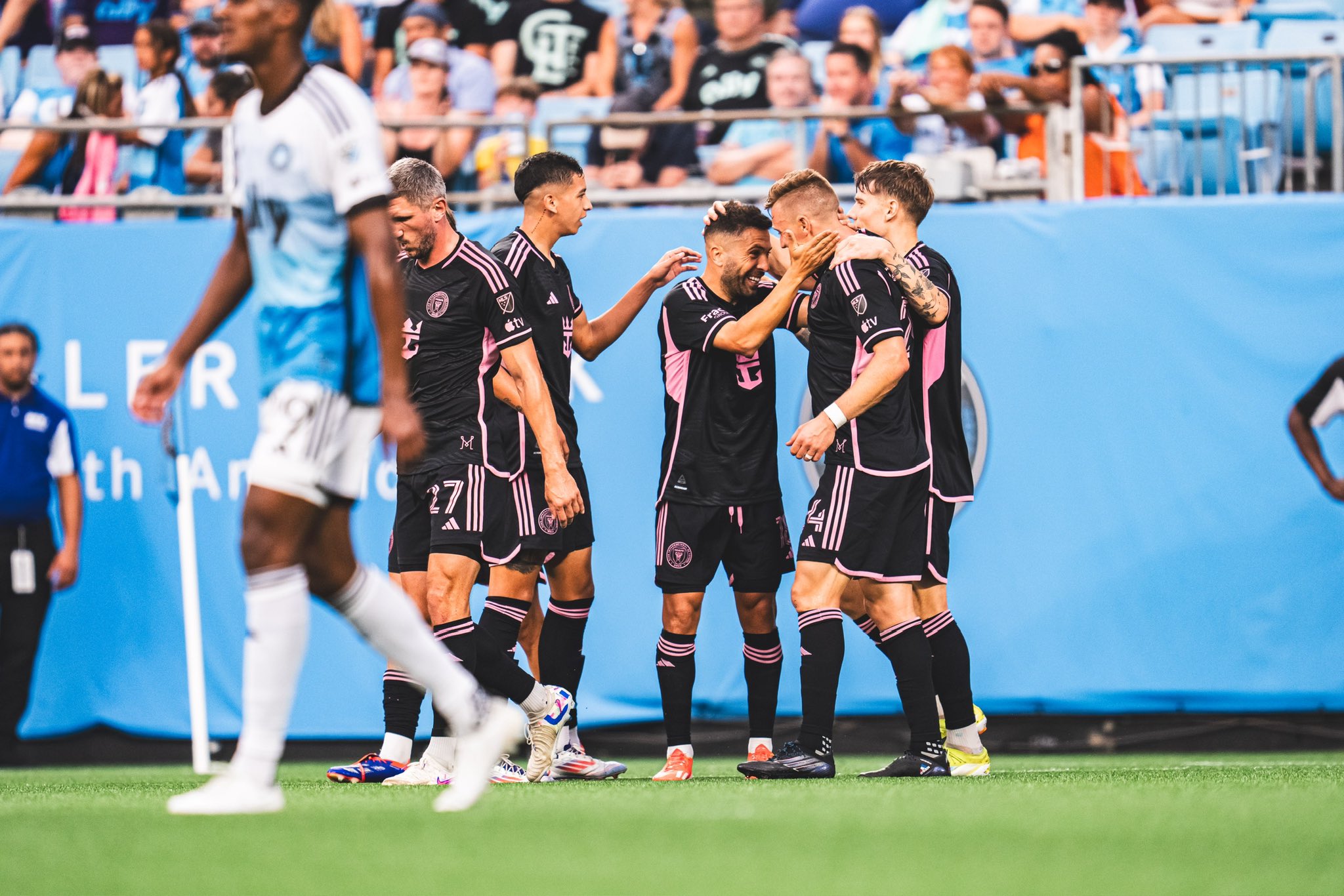 Không có Messi và Suarez, Inter Miami vẫn cứ thắng như thường: Chủ tịch Beckham lại sướng- Ảnh 2. Không có Messi và Suarez, Inter Miami vẫn cứ thắng như thường: Chủ tịch Beckham lại sướng- Ảnh 2.