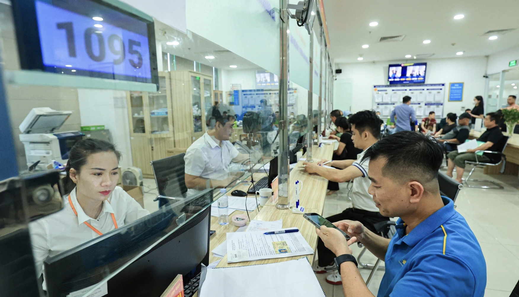 Chưa nộp phạt nguội, tài xế chưa được cấp đổi giấy phép lái xe- Ảnh 1. Chưa nộp phạt nguội, tài xế chưa được cấp đổi giấy phép lái xe- Ảnh 1.