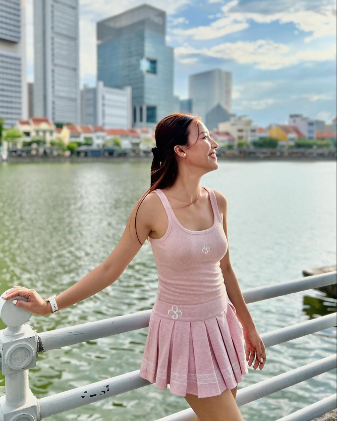 MC Hoàng Oanh của Anh trai vượt ngàn chông gai: Chuyên diện đồ màu sắc nhưng không bị "sến", ai muốn hack tuổi nên tham khảo - Ảnh 2. MC Hoàng Oanh của Anh trai vượt ngàn chông gai: Chuyên diện đồ màu sắc nhưng không bị "sến", ai muốn hack tuổi nên tham khảo - Ảnh 2.
