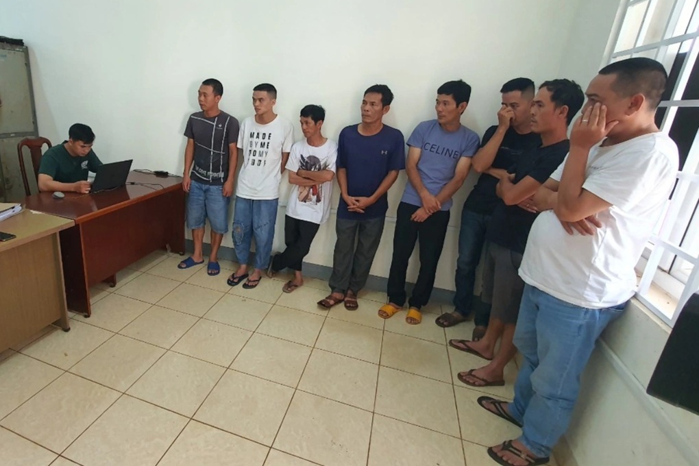 Công an đột kích 4 tụ điểm cá độ bóng đá mùa Euro - 1 Công an đột kích 4 tụ điểm cá độ bóng đá mùa Euro - 1