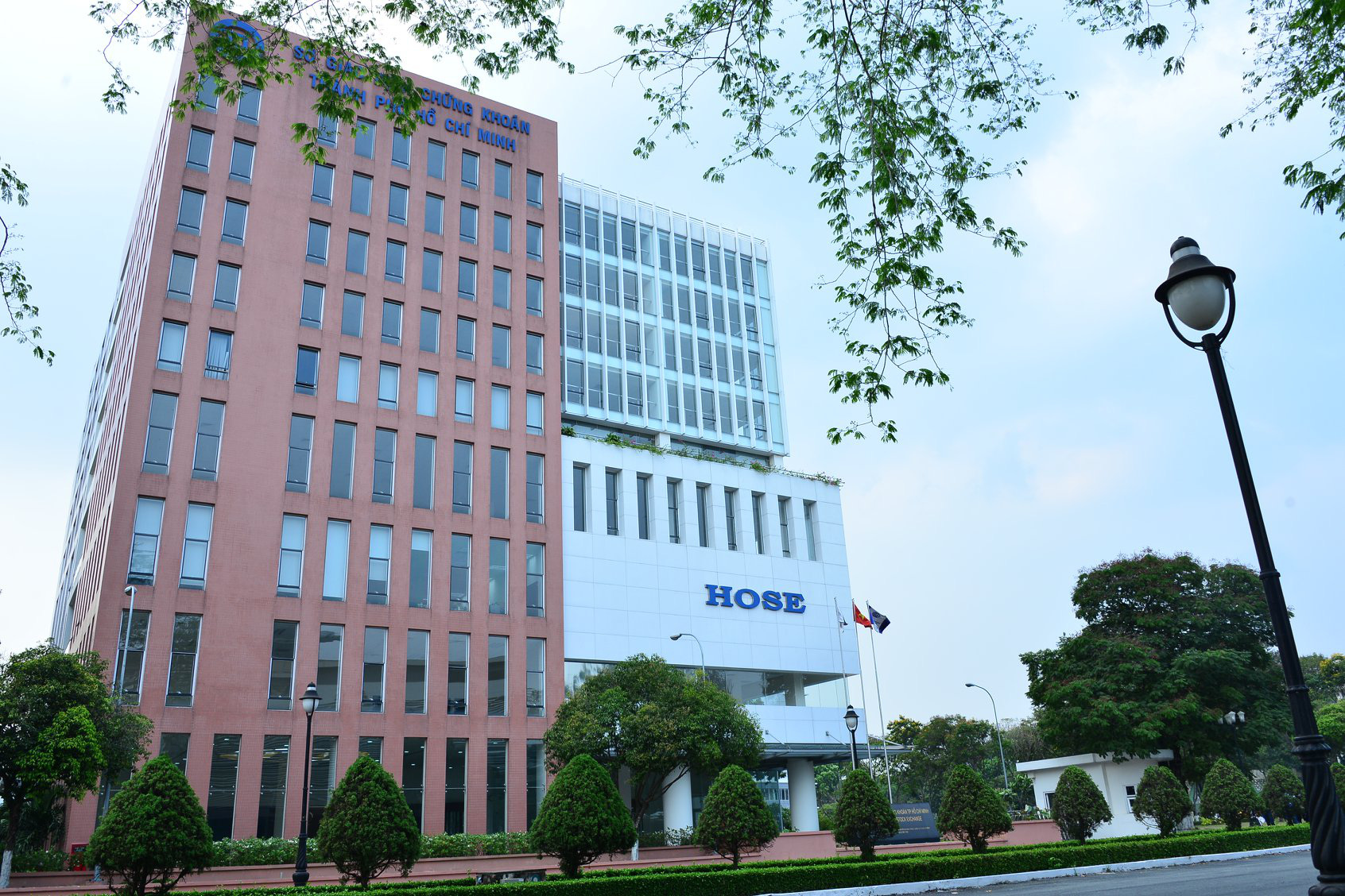 Công viên phần mềm Quang Trung: Điện lực nói không mất điện nhưng thực tế lại khác- Ảnh 1. Trung tâm dữ liệu dự phòng của HoSE tại Công viên phần mềm Quang Trung - Ảnh: QTSC