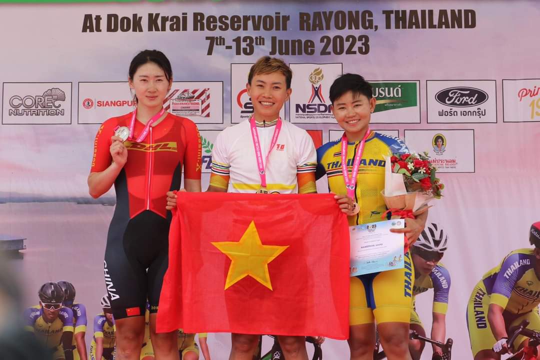 Cua rơ Nguyễn Thị Thật thay thế cung thủ Ánh Nguyệt cầm cờ Việt Nam khai mạc Olympic Vietnam.vn