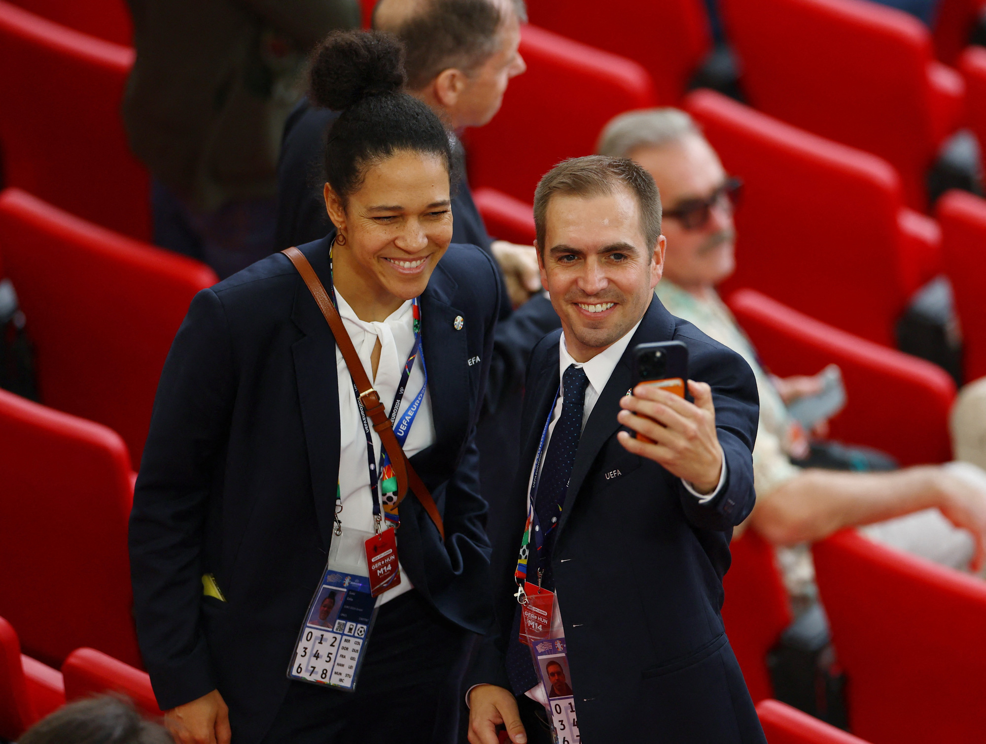 Cựu danh thủ Philipp Lahm: Philipp Lahm (phải) trên khán đài trước một trận đấu ở Euro 2024 - Ảnh: Reuters