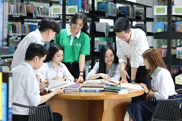 Sinh viên Đại học Đông Á. Sinh viên Đại học Đông Á.