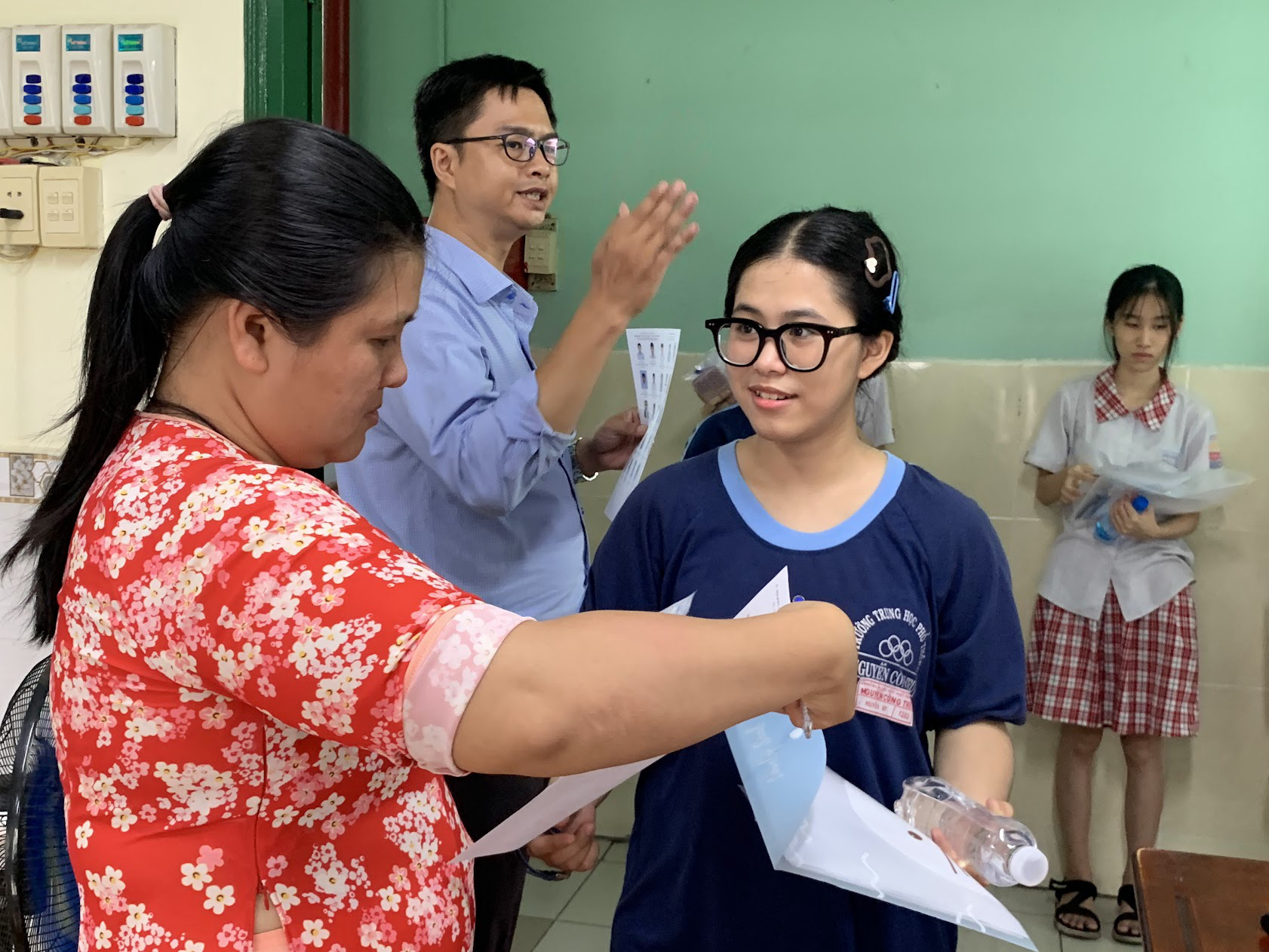 Đăng ký thử nguyện vọng xét tuyển đại học từ sáng mai 6-7- Ảnh 1. Thí sinh dự thi tốt nghiệp THPT năm 2024 tại TP.HCM. Ngày mai thí sinh thực hành đăng ký xét tuyển đại học trong 5 ngày - Ảnh: TRẦN HUỲNH