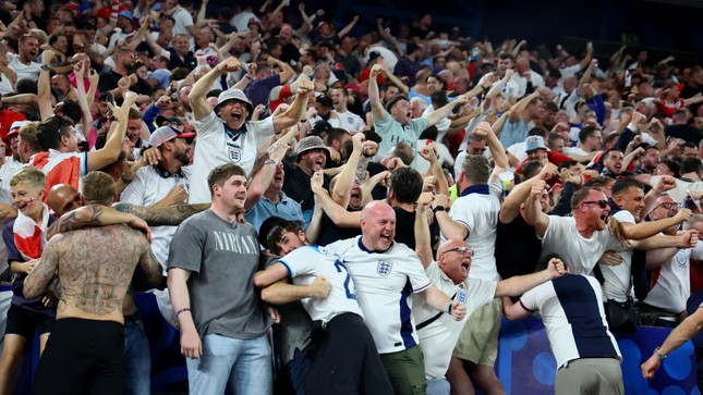 Để vào sân xem chung kết EURO 2024, người hâm mộ Anh có thể mất tối đa... 3 năm tiền lương - Ảnh 1. Để vào sân xem chung kết EURO 2024, người hâm mộ Anh có thể mất tối đa... 3 năm tiền lương - Ảnh 1.