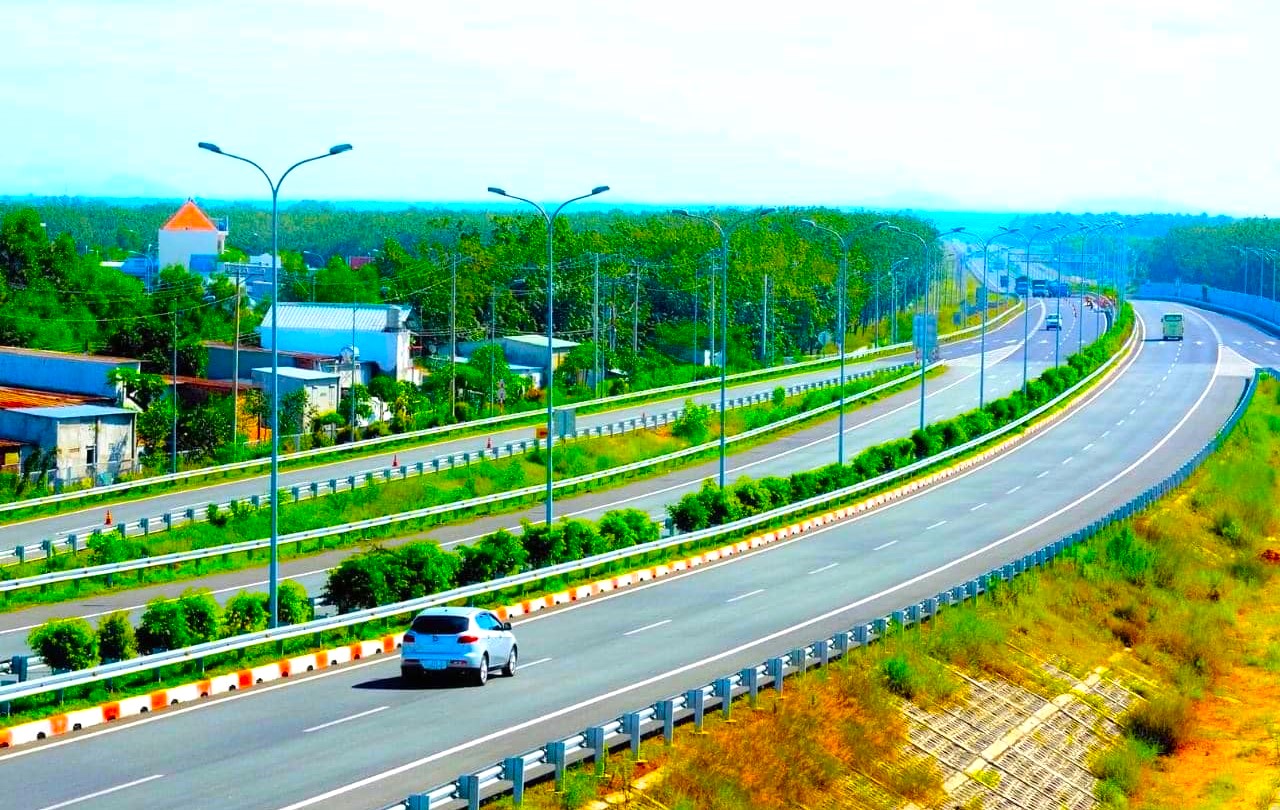 Đề xuất thu phí cao tốc do Nhà nước đầu tư, mức cụ thể thế nào?- Ảnh 1. Đề xuất thu phí cao tốc do Nhà nước đầu tư, mức cụ thể thế nào?- Ảnh 1.