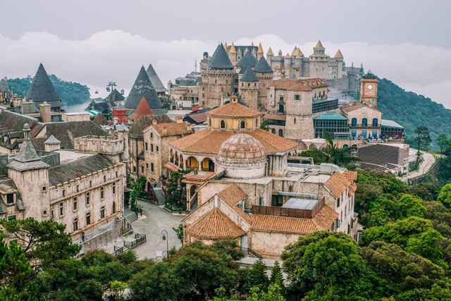 'Điểm danh' những khách sạn gần Bà Nà Hill, Đà Nẵng mà bạn có thể cân nhắc- Ảnh 1. 'Điểm danh' những khách sạn gần Bà Nà Hill, Đà Nẵng mà bạn có thể cân nhắc- Ảnh 1.