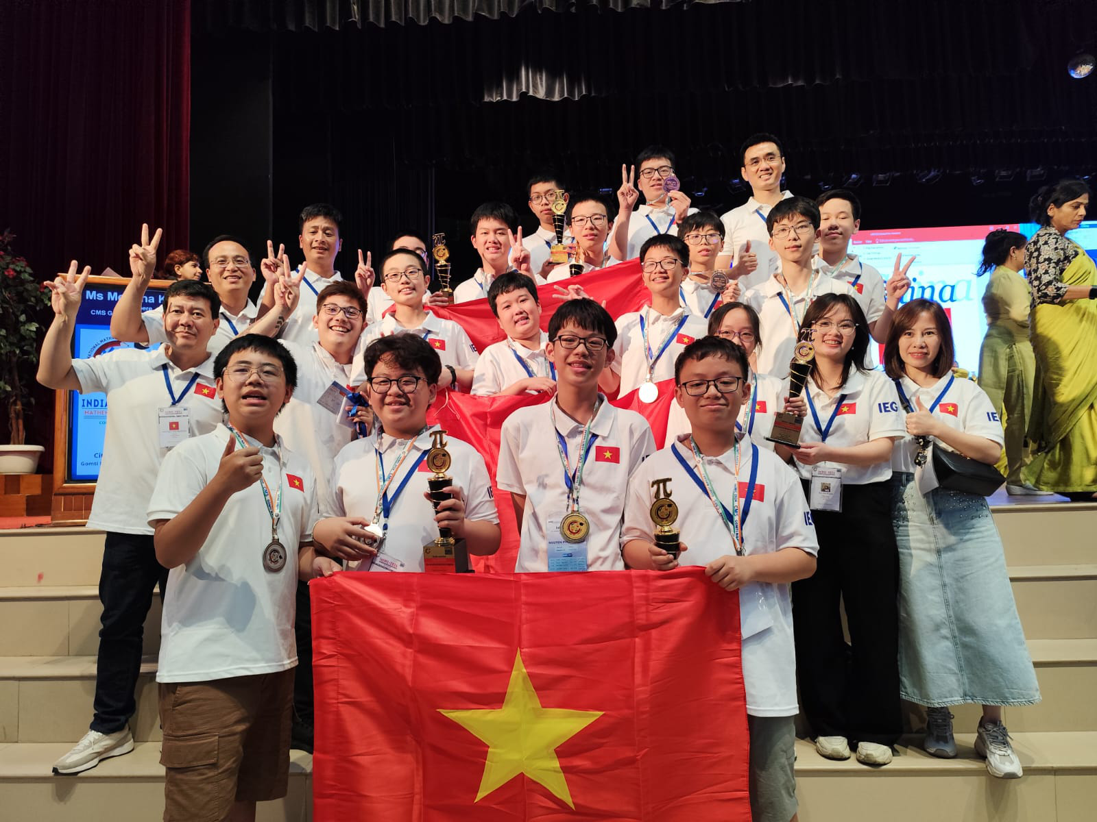 Đoàn Việt Nam thắng lớn trong cuộc thi Olympic Toán quốc tế- Ảnh 1. Đoàn Việt Nam thắng lớn tại cuộc thi Olympic Toán học trẻ quốc tế (InIMC) năm 2024 với 3 huy chương vàng, 6 huy chương bạc, 6 huy chương đồng, 1 giải khuyến khích (giải cá nhân) và giành 2 giải vô địch, 1 giải nhất và 2 giải nhì ở phần thi đồng đội