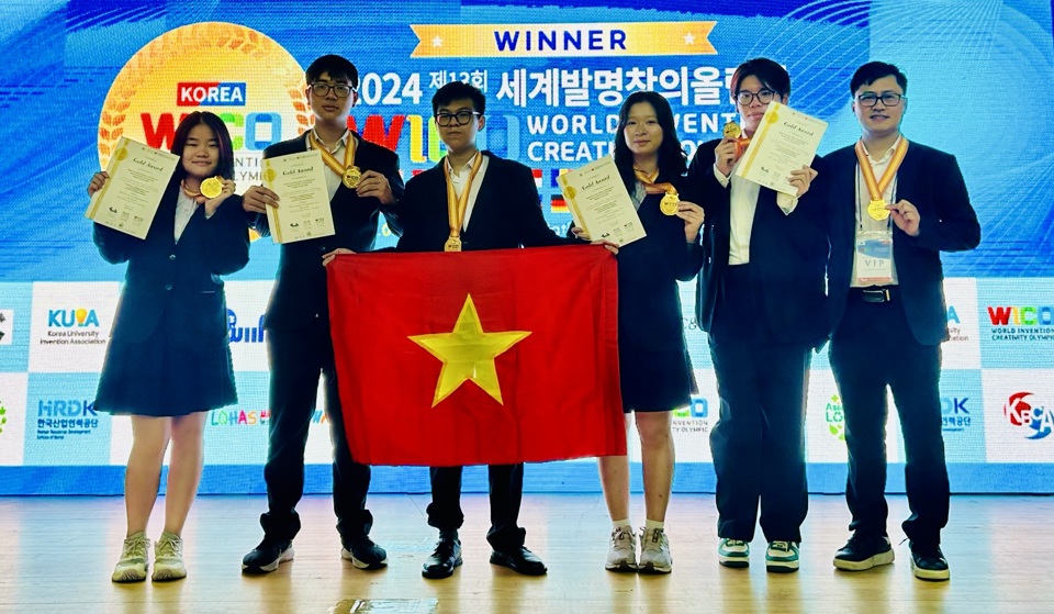 Nhóm học sinh Hà Nội giành nhiều giải thưởng lớn tại WICO 2024 với đề tài “Nghiên cứu biến tính vỏ lạc làm vật liệu xử lý kim loại nặng gây ô nhiễm”.