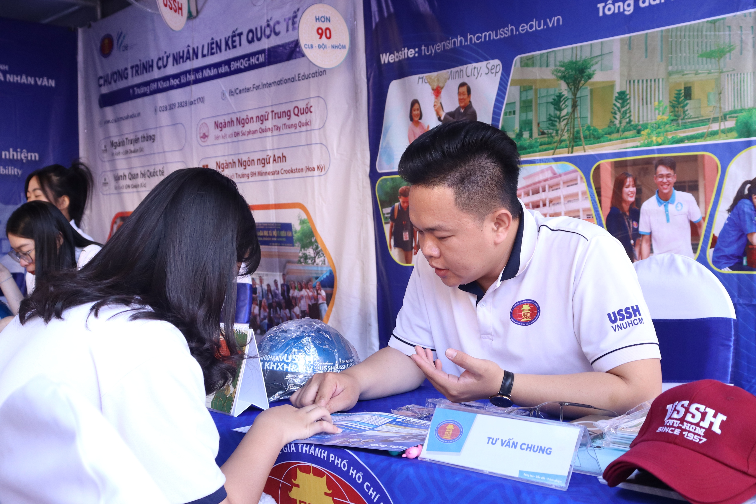 Dự đoán điểm chuẩn đại học 2024 những ngành có tương lai rộng mở khối C, D- Ảnh 1. Dự đoán điểm chuẩn đại học 2024 những ngành có tương lai rộng mở khối C, D- Ảnh 1.