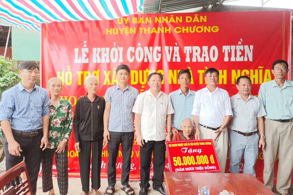 Dừng bắn pháo hoa, dùng tiền hỗ trợ xây dựng nhà tình nghĩa - 1