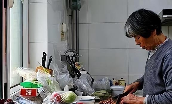 Con trai mời đến ở chung, còn hứa không cho làm việc nặng: Được một thời gian tôi quyết định thuê nhà ở riêng- Ảnh 1. Con trai mời đến ở chung, còn hứa không cho làm việc nặng: Được một thời gian tôi quyết định thuê nhà ở riêng- Ảnh 1.