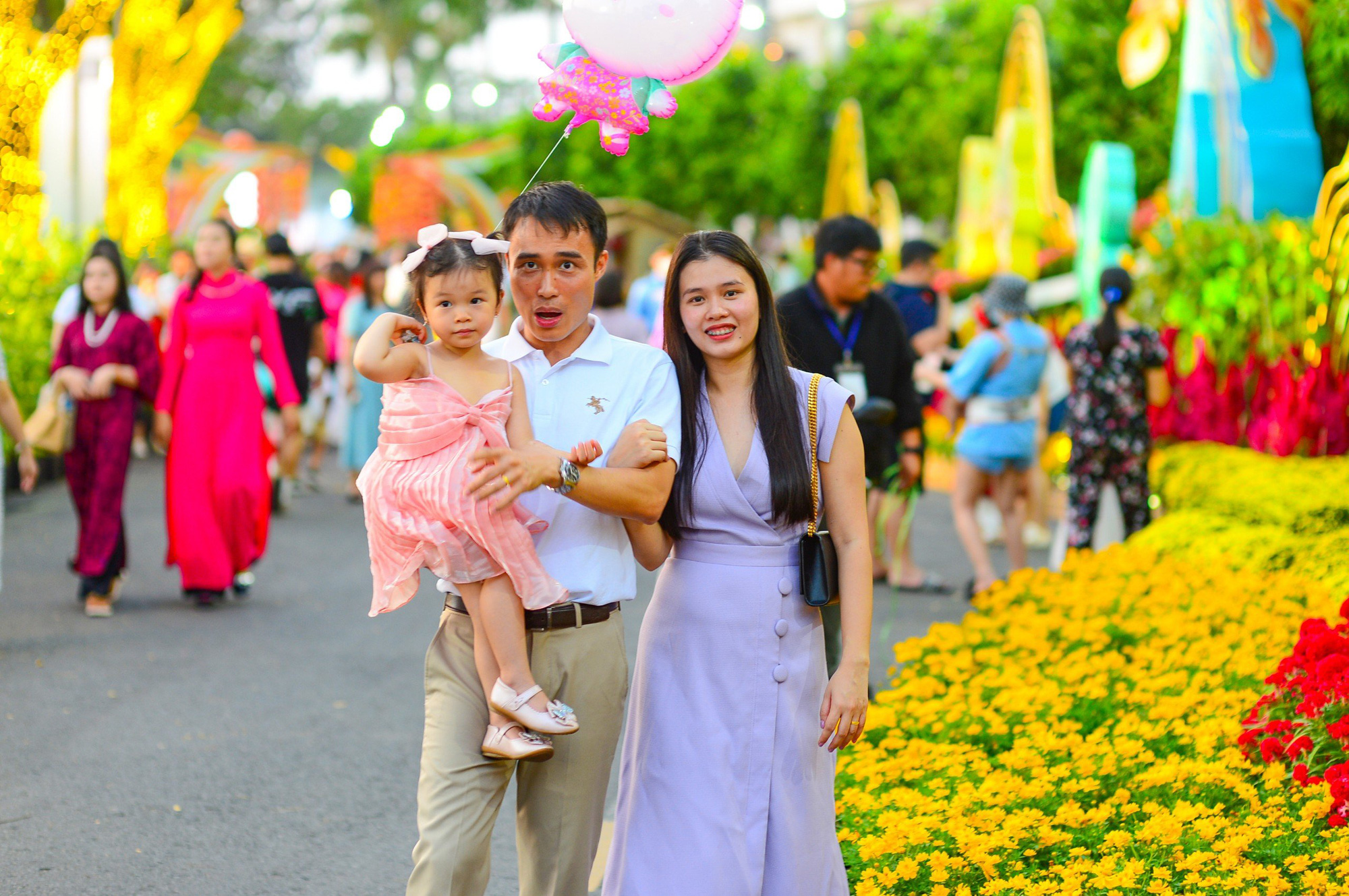 Sự gắn kết gia đình vẫn luôn là nền tảng tốt tạo thuận lợi cho xã hội phát triển - Ảnh: Q.ĐỊNH Sự gắn kết gia đình vẫn luôn là nền tảng tốt tạo thuận lợi cho xã hội phát triển - Ảnh minh họa: Q.ĐỊNH