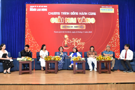 Chương trình talkshow “Đồng hành cùng Giải Mai Vàng” do Báo Người Lao Động tổ chức số đầu tiên xoay quanh cuộc trò chuyện với 6 nghệ sĩ khách mờiẢnh: TẤN THẠNH Chương trình talkshow “Đồng hành cùng Giải Mai Vàng” do Báo Người Lao Động tổ chức số đầu tiên xoay quanh cuộc trò chuyện với 6 nghệ sĩ khách mờiẢnh: TẤN THẠNH