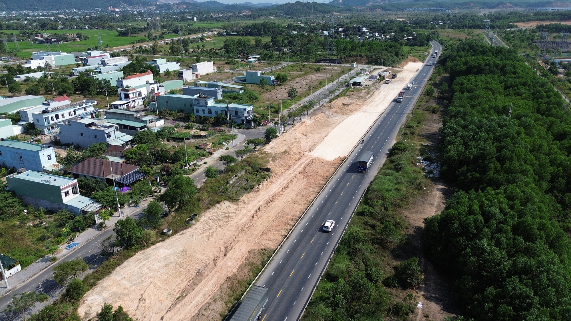 Gỡ vướng mặt bằng thi công cao tốc Hòa Liên - Túy Loan trong tháng 9/2024- Ảnh 1. Gỡ vướng mặt bằng thi công cao tốc Hòa Liên - Túy Loan trong tháng 9/2024- Ảnh 1.