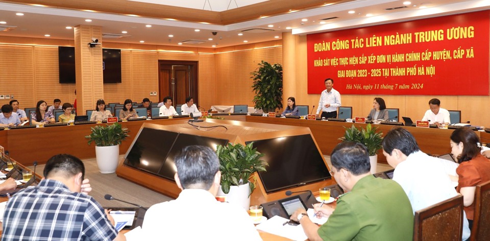 Quang cảnh cuộc khảo sát của Đoàn công tác liên ngành T.Ư về thực hiện sắp xếp đơn vị hành chính cấp huyện, cấp xã giai đoạn 2023-2025 tại TP Hà Nội.