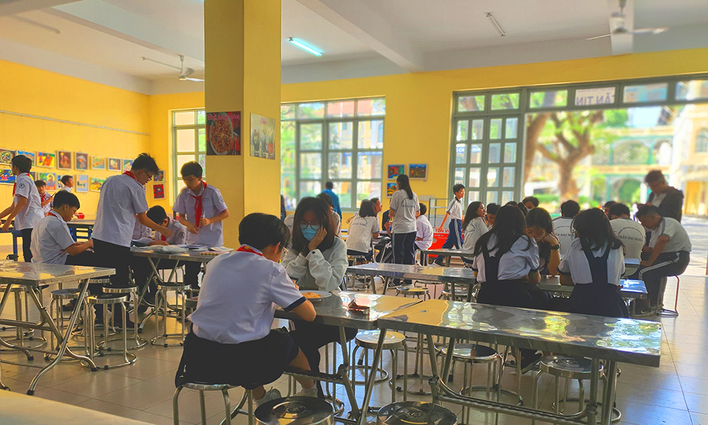 Hàng trăm trường học ở TP.HCM 'vướng' bếp ăn, căn tin, bãi xe- Ảnh 1. Hàng trăm trường học ở TP.HCM 'vướng' bếp ăn, căn tin, bãi xe- Ảnh 1.