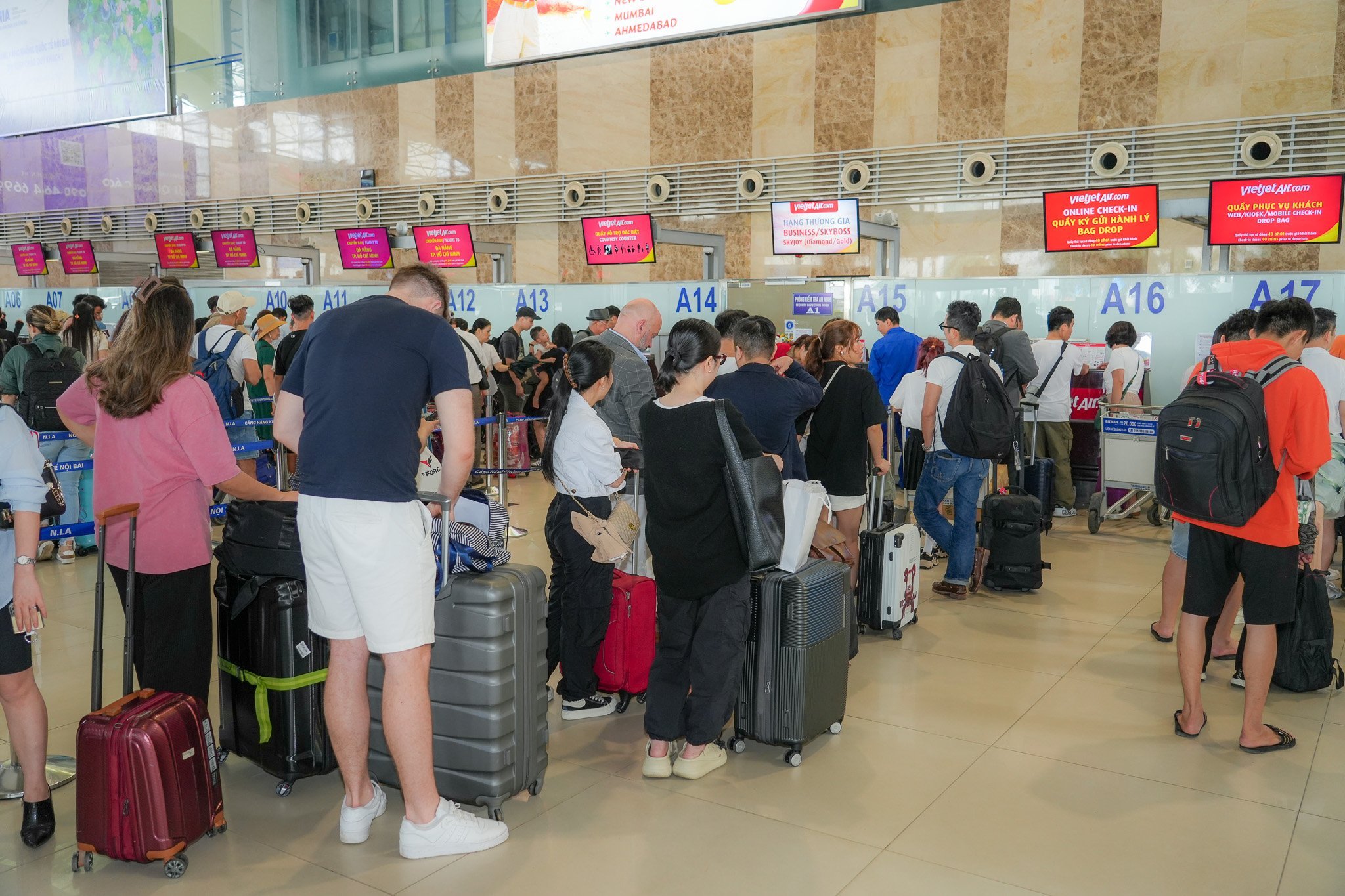 Hơn 54 triệu hành khách thông qua cảng hàng không trong 6 tháng- Ảnh 1. Hơn 54 triệu hành khách thông qua cảng hàng không trong 6 tháng- Ảnh 1.