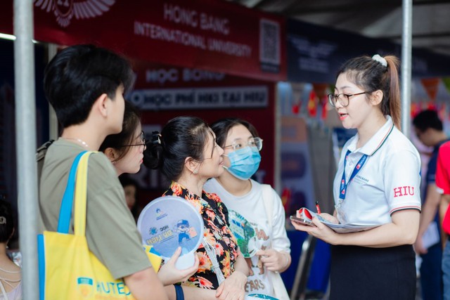 Hơn 733 nghìn thí sinh đã đăng ký xét tuyển đại học trực tuyến - Ảnh 1. Hơn 733 nghìn thí sinh đã đăng ký xét tuyển đại học trực tuyến - Ảnh 1.