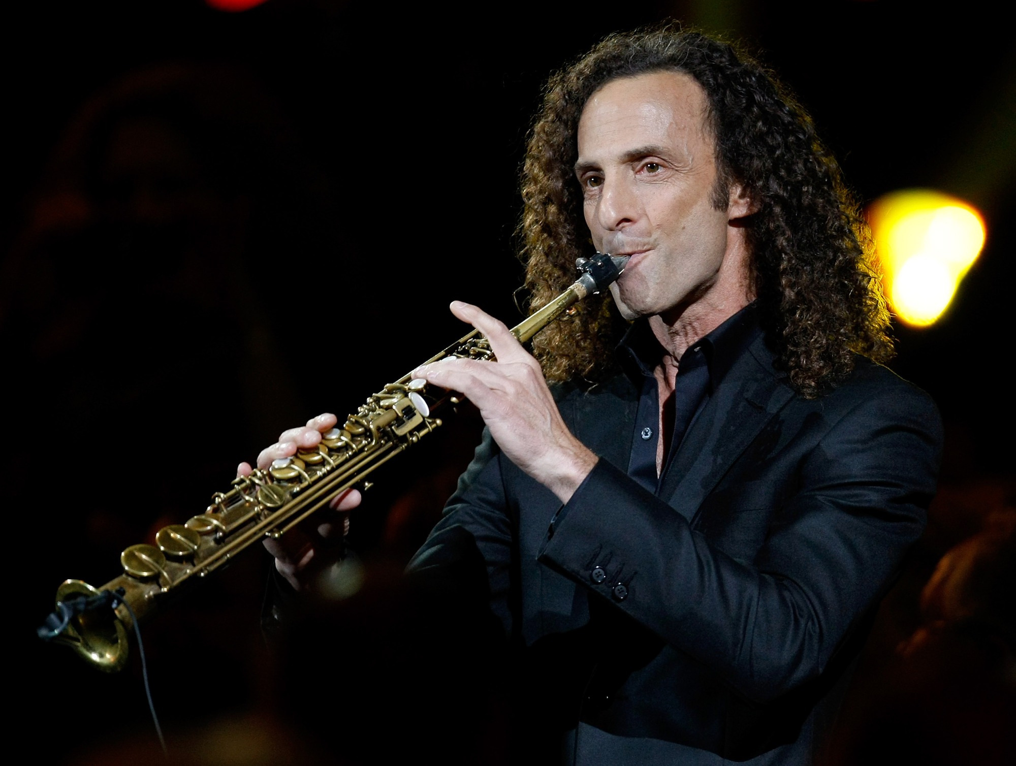 “Huyền thoại saxophone” Kenny G nói tiếng Việt, hứa sẽ làm điều này khi đến Hà Nội - Ảnh 1. “Huyền thoại saxophone” Kenny G nói tiếng Việt, hứa sẽ làm điều này khi đến Hà Nội - Ảnh 1.