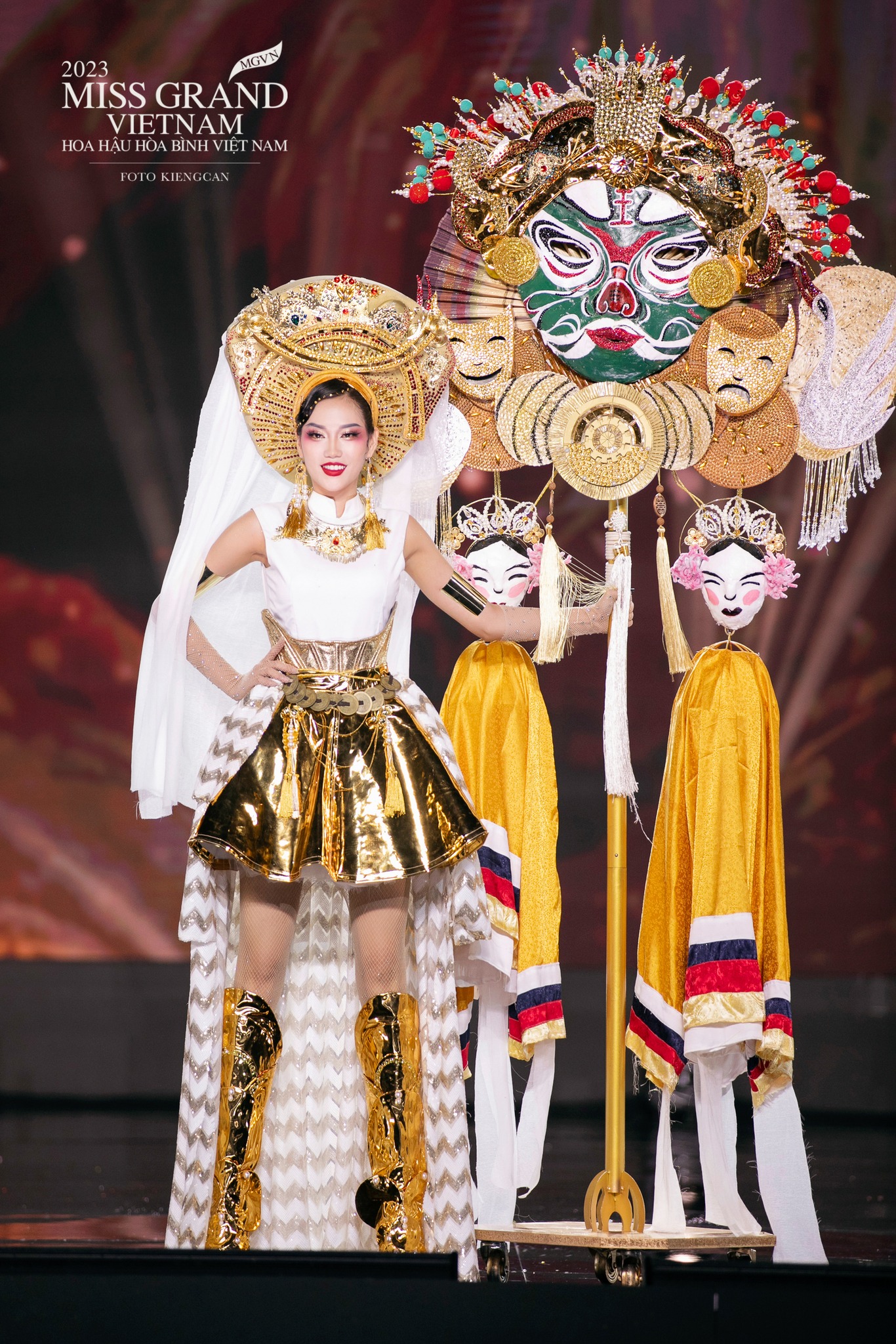 Phần thi trang phục dân tộc Miss Grand Vietnam 2023: Đỗ Thị Hà, Á hậu Đào Thị Hiền nổi bật nhất? - Ảnh 15. Phần thi trang phục dân tộc Miss Grand Vietnam 2023: Đỗ Thị Hà, Á hậu Đào Thị Hiền nổi bật nhất? - Ảnh 15.