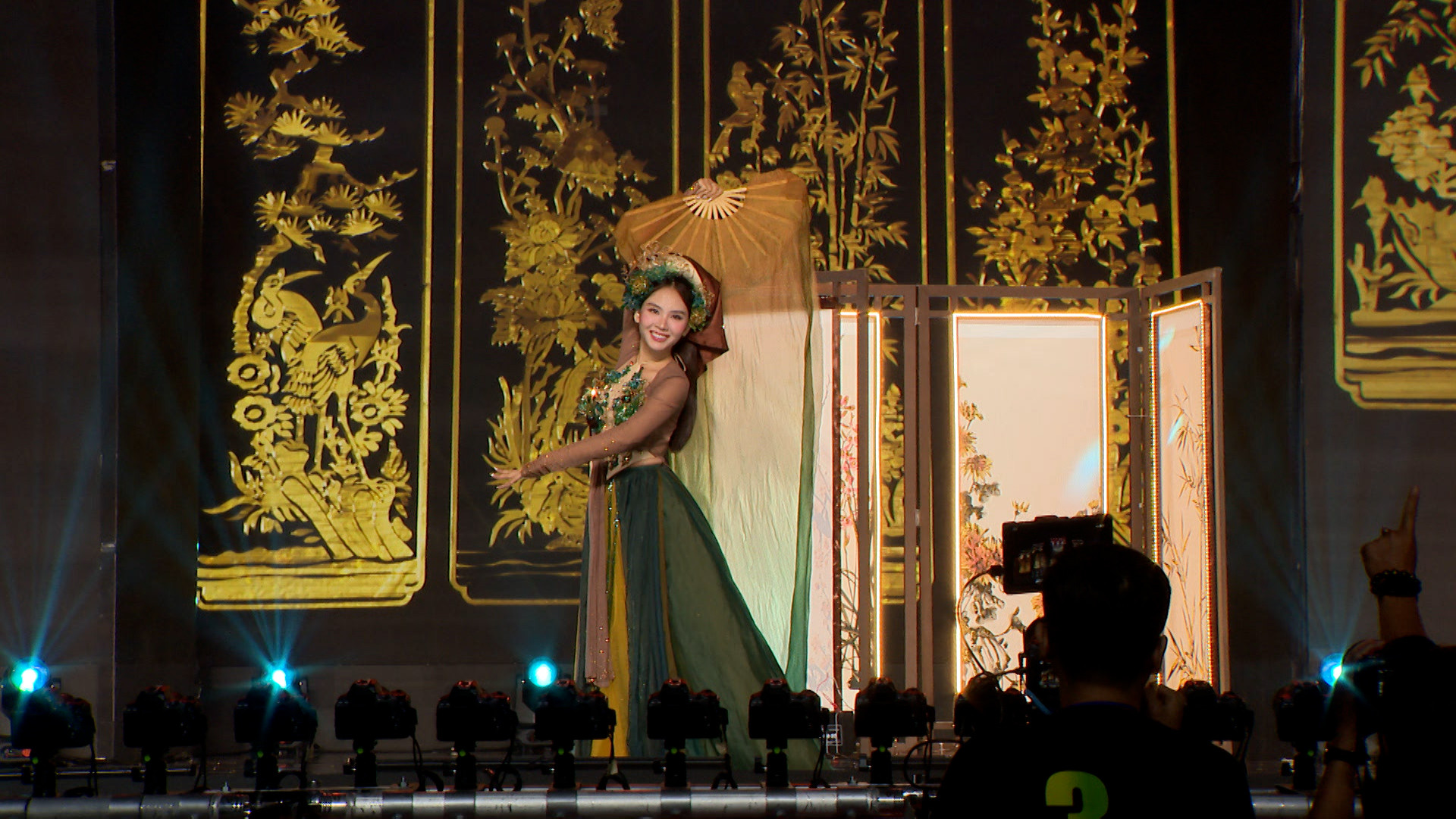 Phần thi trang phục dân tộc Miss Grand Vietnam 2023: 44 thí sinh tranh tài - Ảnh 3. Phần thi trang phục dân tộc Miss Grand Vietnam 2023: 44 thí sinh tranh tài - Ảnh 3.