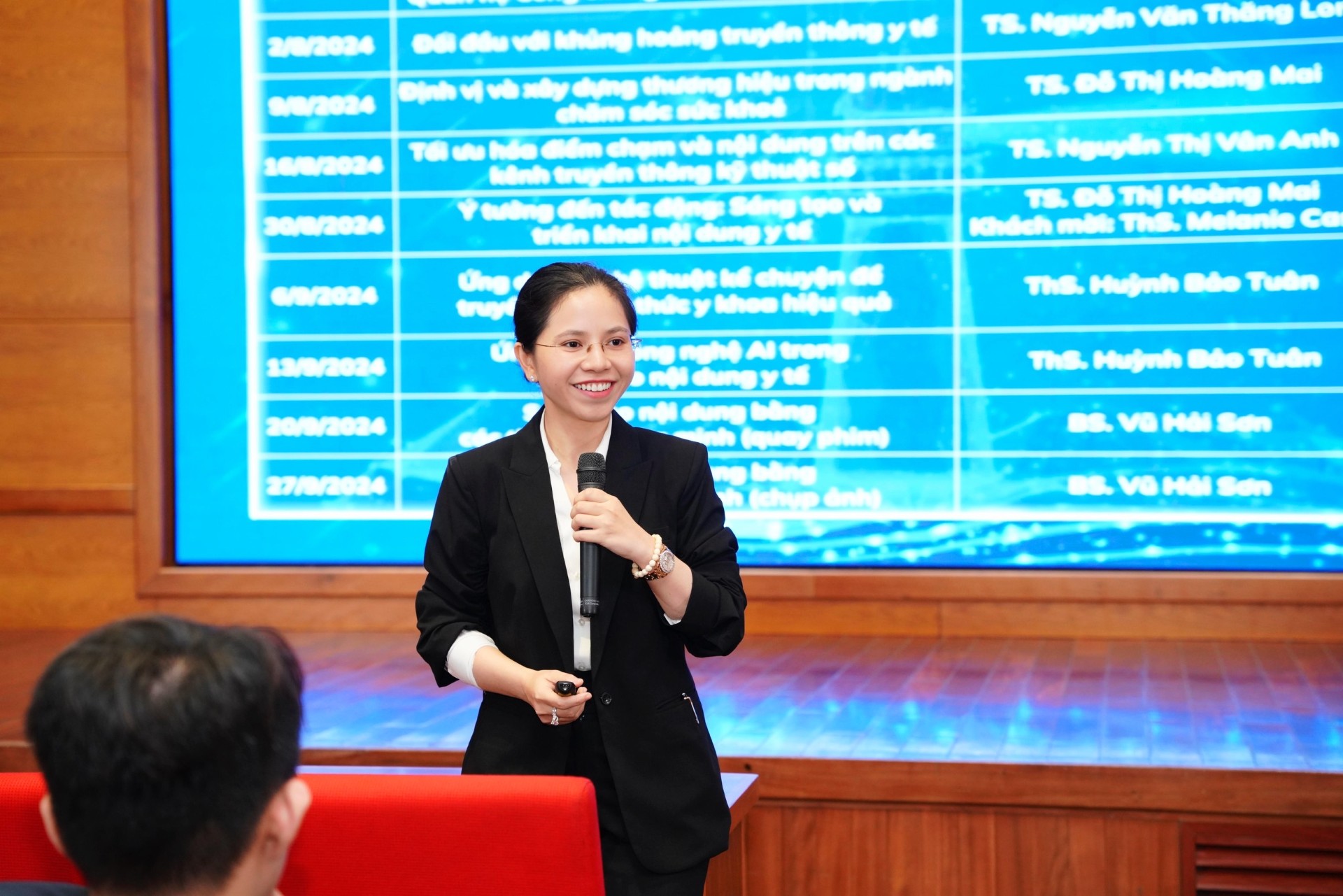 Khởi động Chuỗi hội thảo Khởi động Chuỗi hội thảo