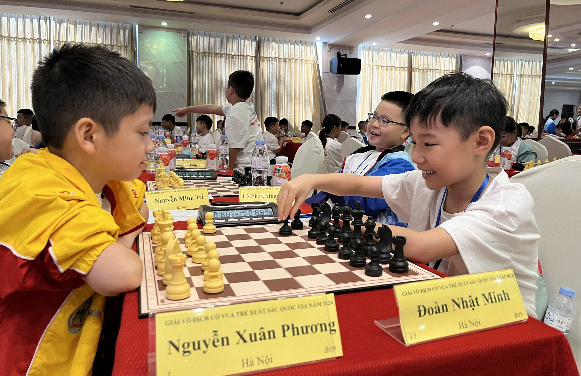 Khởi tranh giải vô địch cờ vua trẻ toàn quốc tại Cần Thơ- Ảnh 1. Các kỳ thủ nhí (9 tuổi) tham gia tranh tài ở nội dung cờ tiêu chuẩn - Ảnh: LAN NGỌC