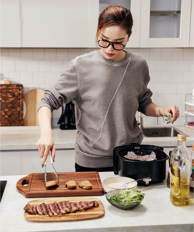 Kỳ Duyên trổ tài làm đồ ăn giảm cân đẹp mắt, khiến cộng đồng mạng 'ngả mũ thán phục'- Ảnh 1. Kỳ Duyên trổ tài làm đồ ăn giảm cân đẹp mắt, khiến cộng đồng mạng 'ngả mũ thán phục'- Ảnh 1.