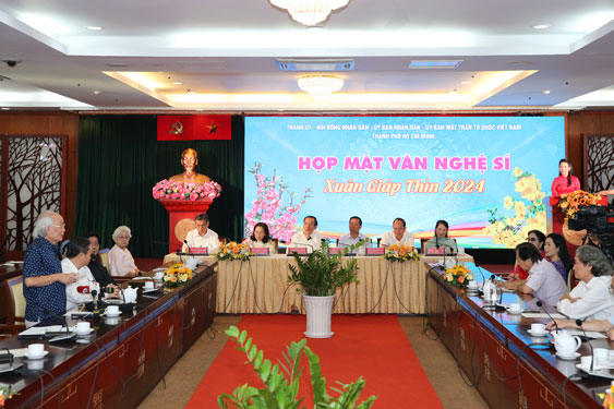 Lãnh đạo TP HCM gặp gỡ văn nghệ sĩ nhân dịp đầu năm mới 2024 Ảnh: HOÀNG TRIỀU Lãnh đạo TP HCM gặp gỡ văn nghệ sĩ nhân dịp đầu năm mới 2024 Ảnh: HOÀNG TRIỀU