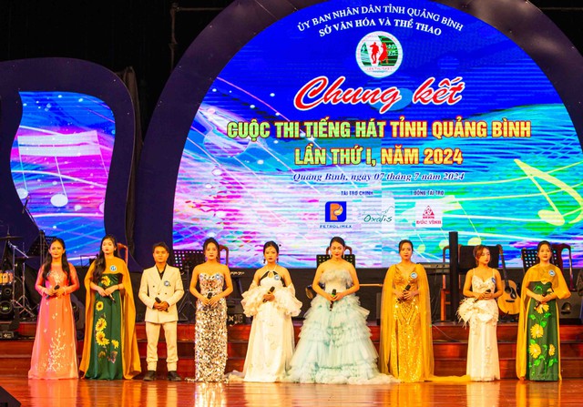 Lần đẩu tổ chức cuộc thi tiếng hát tỉnh Quảng Bình - Ảnh 1. Lần đẩu tổ chức cuộc thi tiếng hát tỉnh Quảng Bình - Ảnh 1.