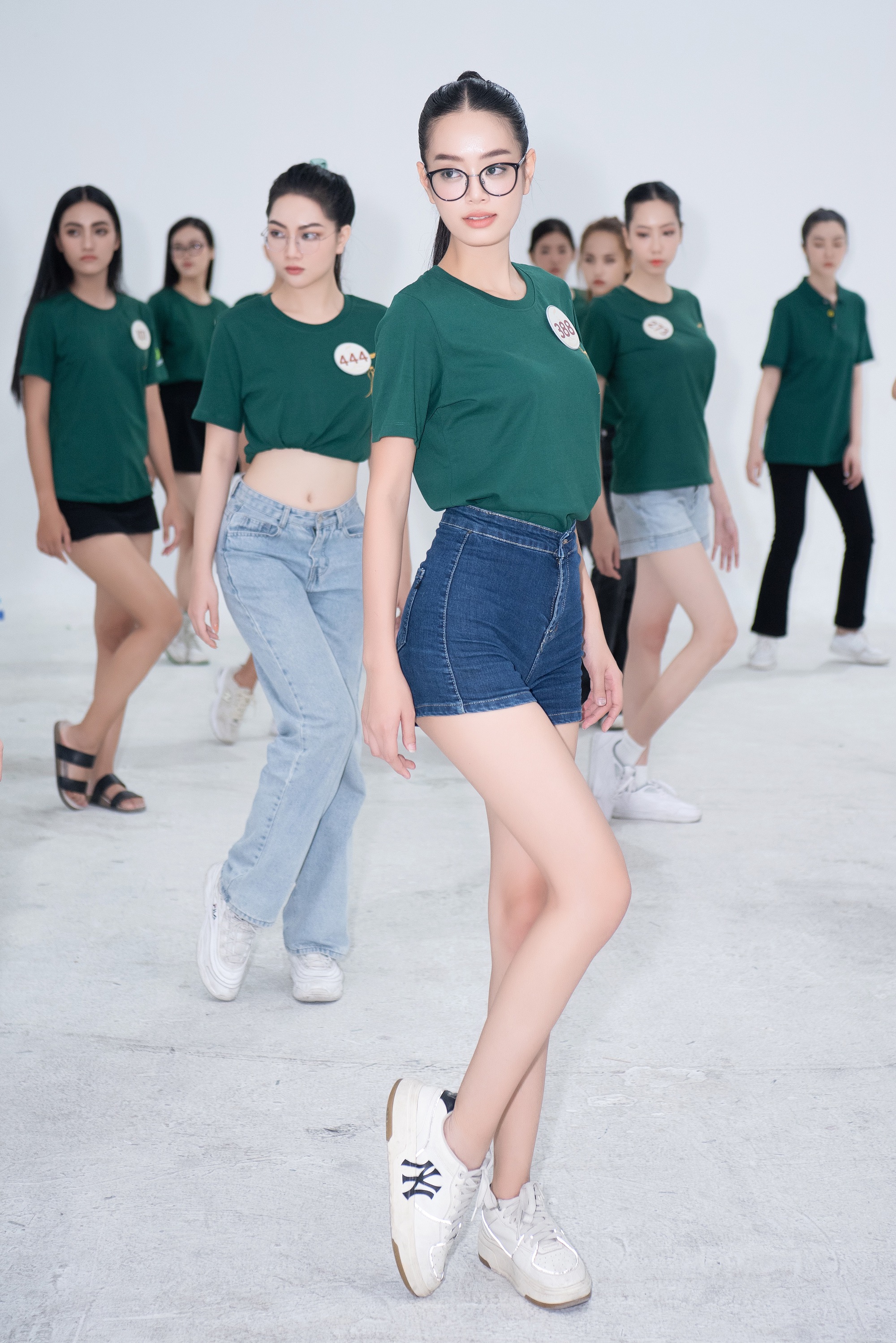 Thí sinh Miss Grand Vietnam 2023 hé lộ "bí kíp" giữ thân hình nóng bỏng trước phần trình diễn bikini - Ảnh 2. Thí sinh Miss Grand Vietnam 2023 hé lộ "bí kíp" giữ thân hình nóng bỏng trước phần trình diễn bikini - Ảnh 2.