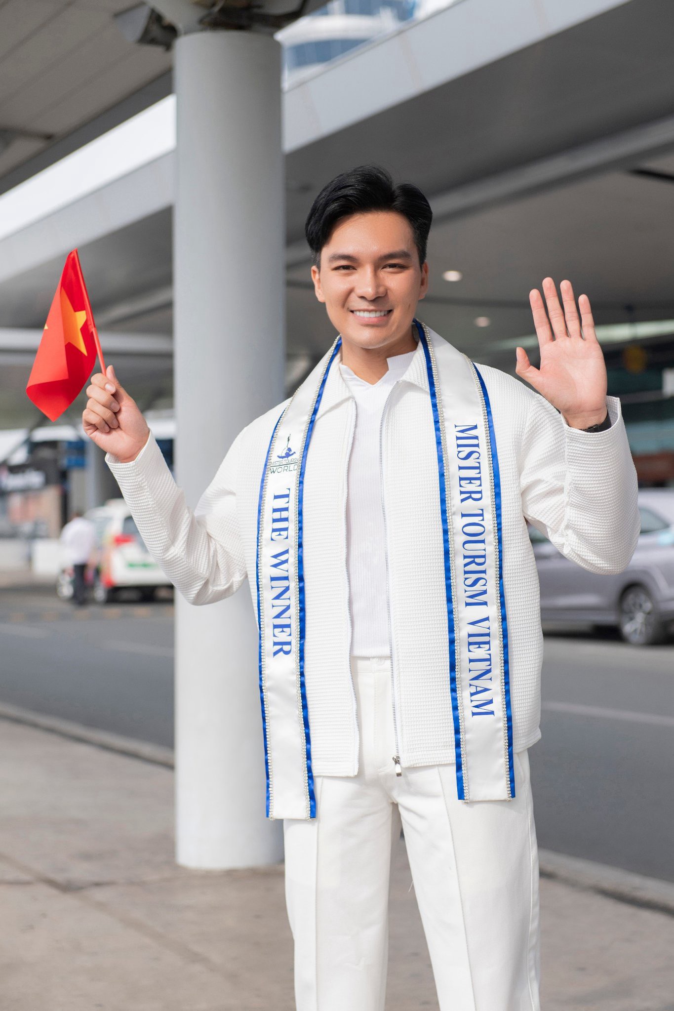 MC Quốc Trí lên đường thi Nam vương Du lịch Thế giới 2023 - Ảnh 1. MC Quốc Trí lên đường thi Nam vương Du lịch Thế giới 2023 - Ảnh 1.