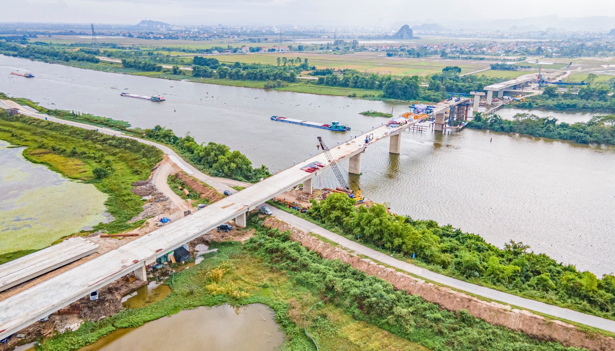 Mặt bằng cản tiến độ loạt dự án giao thông lớn- Ảnh 1. Mặt bằng cản tiến độ loạt dự án giao thông lớn- Ảnh 1.