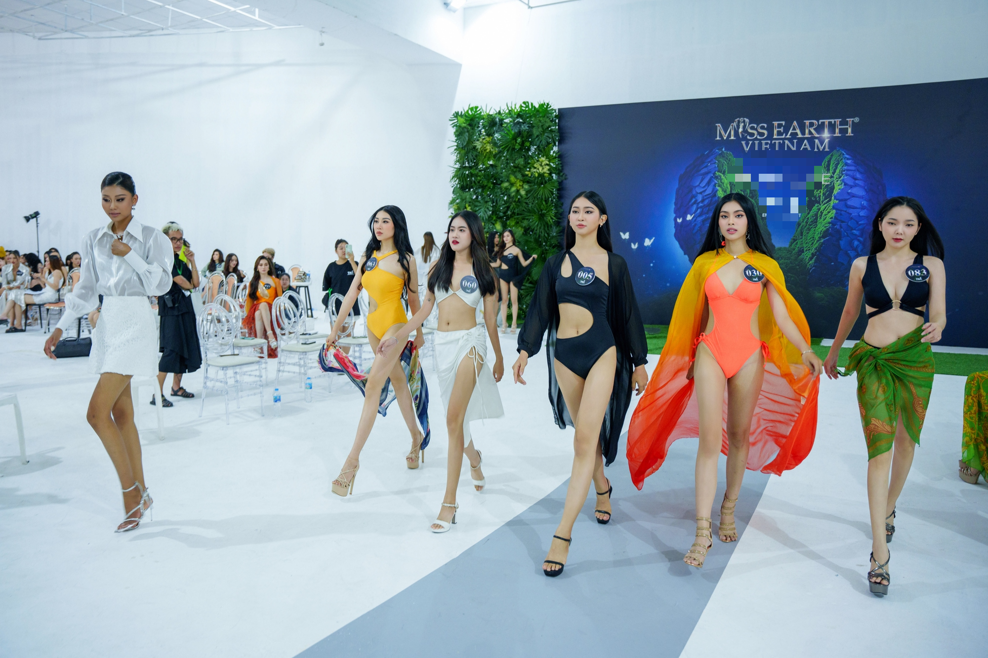 Á hậu Thạch Thu Thảo: "Tôi khá áp lực khi "tiếp lửa" cho thí sinh chạm đến vương miện Miss Earth Vietnam 2023" - Ảnh 2. Á hậu Thạch Thu Thảo: "Tôi khá áp lực khi "tiếp lửa" cho thí sinh chạm đến vương miện Miss Earth Vietnam 2023" - Ảnh 2.