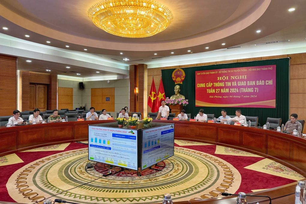 Mỗi người có công được tặng hơn 5 triệu đồng dịp 27/7 - 1 Mỗi người có công được tặng hơn 5 triệu đồng dịp 27/7 - 1