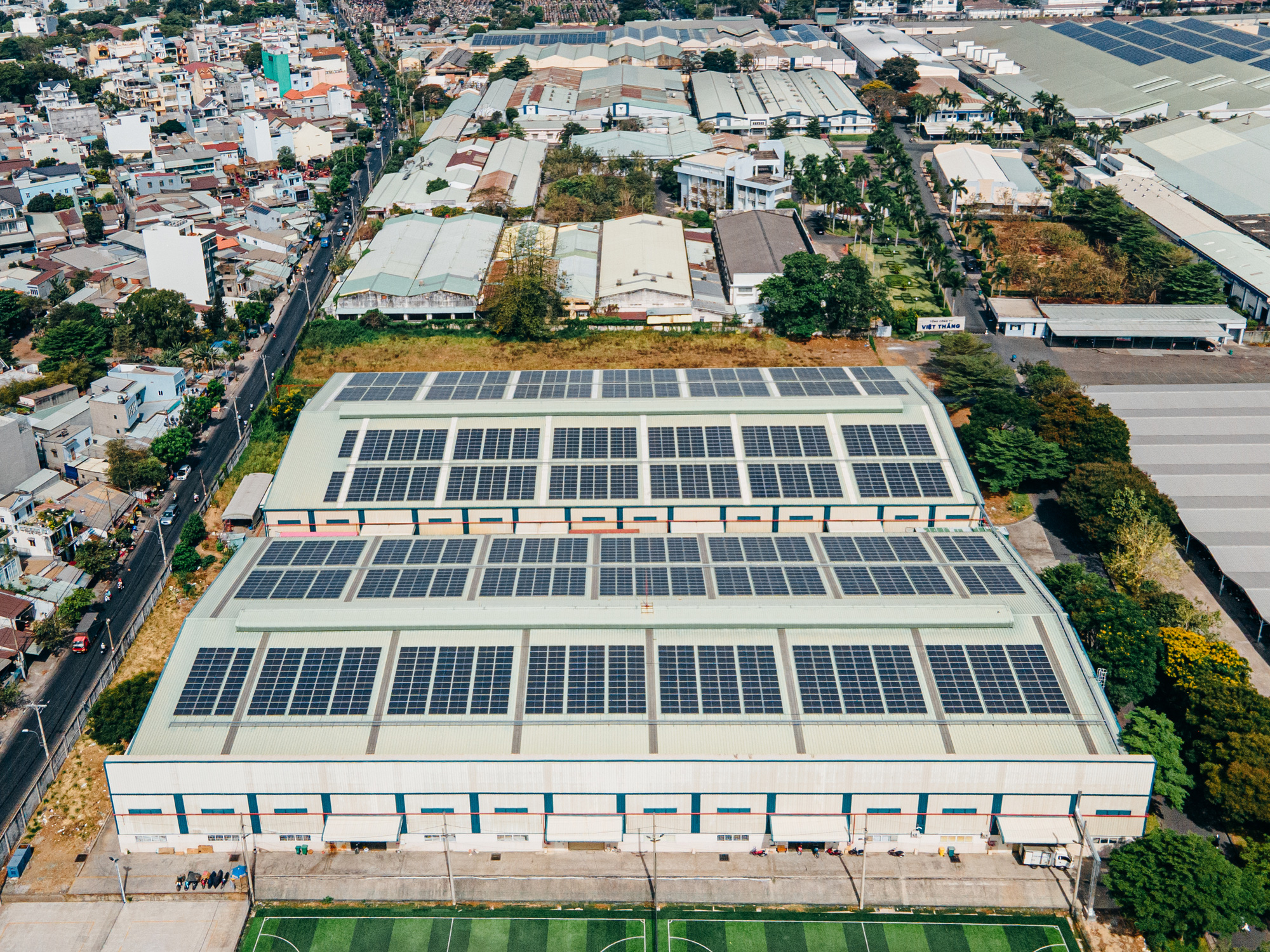 Một doanh nghiệp năng lượng Việt được rót 10 triệu USD làm điện sạch- Ảnh 1. Dự án điện mặt trời mái nhà do Nami đầu tư tại Tổng công ty Việt Thắng (TP.HCM)