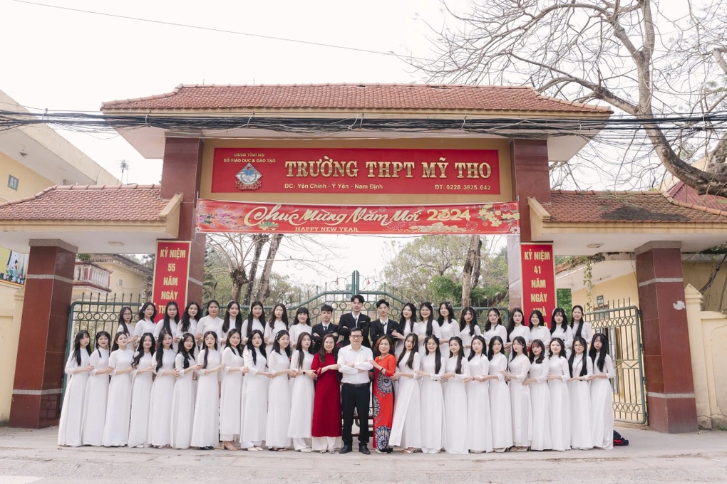 Một lớp học ở Nam Định có 100% học sinh đạt 9 điểm trở lên môn văn - 1 Một lớp học ở Nam Định có 100% học sinh đạt 9 điểm trở lên môn văn - 1