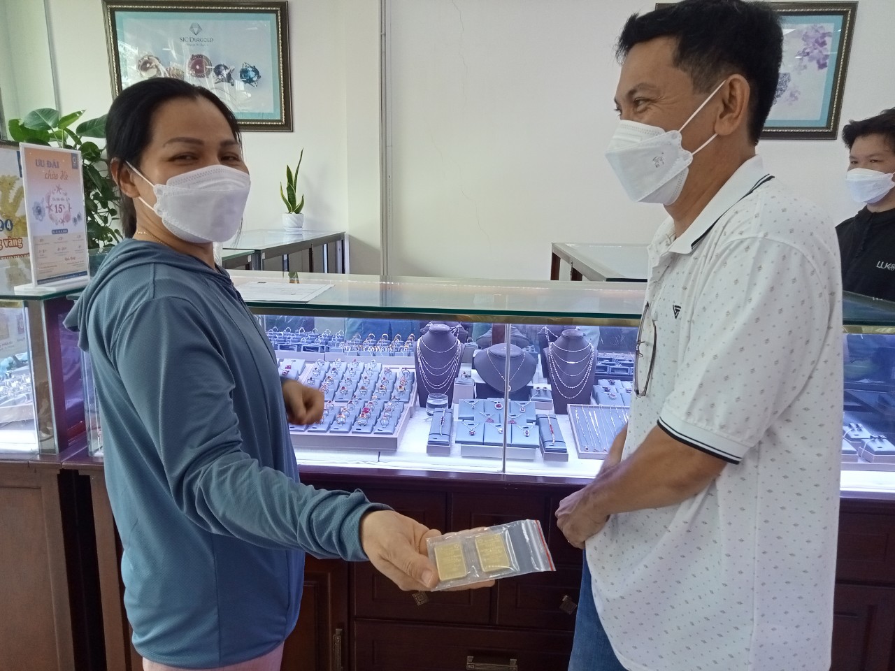 Chuyện lạ: Nhiều người đăng ký mua vàng SJC trực tuyến nhưng không đến nhận- Ảnh 1. Chuyện lạ: Nhiều người đăng ký mua vàng SJC trực tuyến nhưng không đến nhận- Ảnh 1.