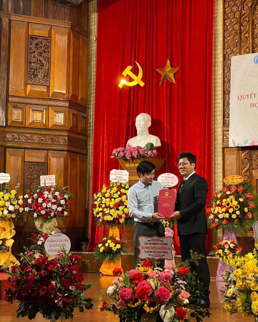 NSND Quốc Hưng được bổ nhiệm làm PGĐ Học viện Âm nhạc Quốc gia Việt Nam - Ảnh 1. NSND Quốc Hưng được bổ nhiệm làm PGĐ Học viện Âm nhạc Quốc gia Việt Nam - Ảnh 1.