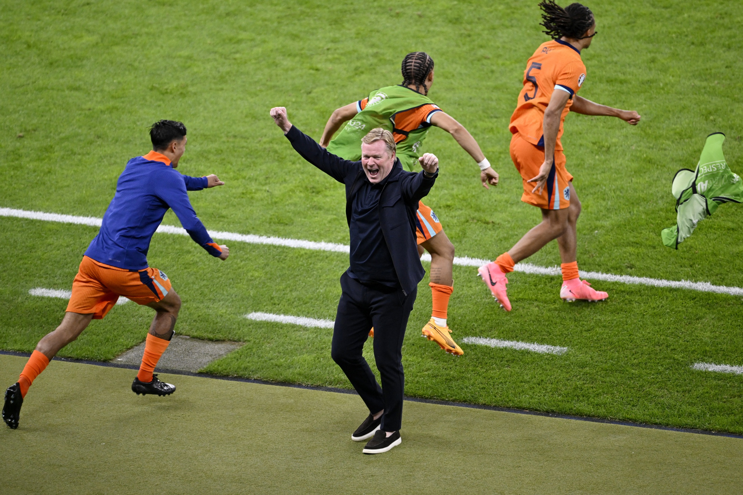 If France wins EURO 2024, coach Deschamps will set a great record in