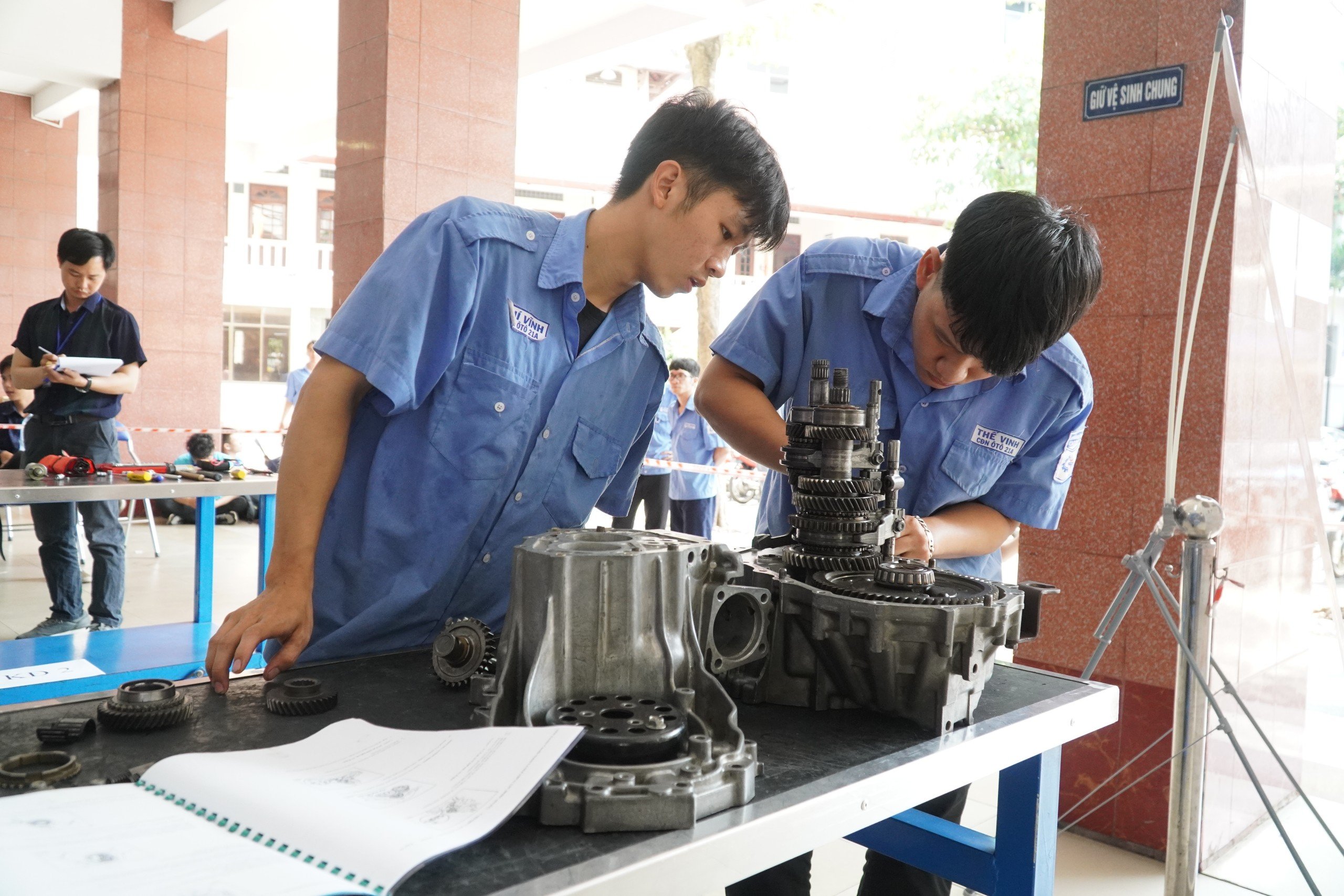 Ngành công nghệ kỹ thuật ô tô lại dẫn đầu điểm chuẩn- Ảnh 1. Ngành công nghệ kỹ thuật ô tô lại dẫn đầu điểm chuẩn- Ảnh 1.
