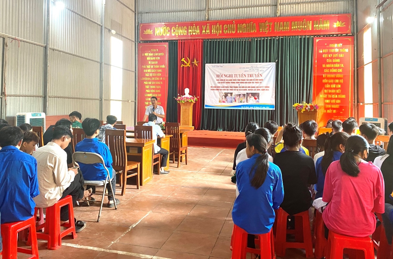 Hội nghị tuyên truyền thực hiện mô hình điểm giảm thiểu tình trạng tảo hôn và hôn nhân cận huyết thống trong vùng DTTS tại xã Ái Quốc, huyện Lộc Bình Hội nghị tuyên truyền thực hiện mô hình điểm giảm thiểu tình trạng tảo hôn và hôn nhân cận huyết thống trong vùng DTTS tại xã Ái Quốc, huyện Lộc Bình