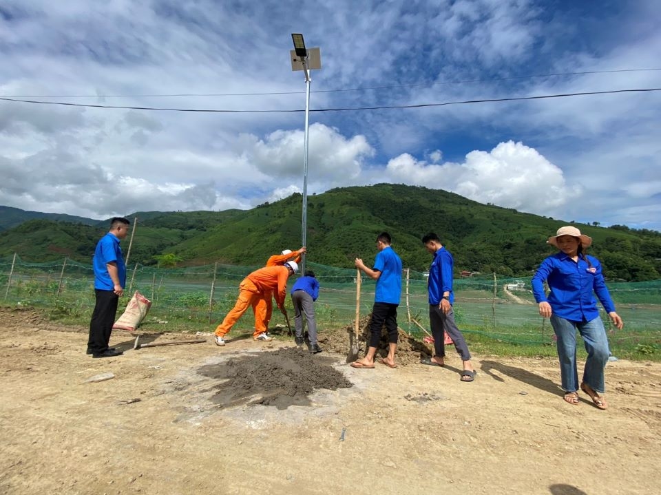 Sơn La và Lai Châu: Nhiều công trình thắp sáng bản làng vùng cao- Ảnh 1. Sơn La và Lai Châu: Nhiều công trình thắp sáng bản làng vùng cao- Ảnh 1.