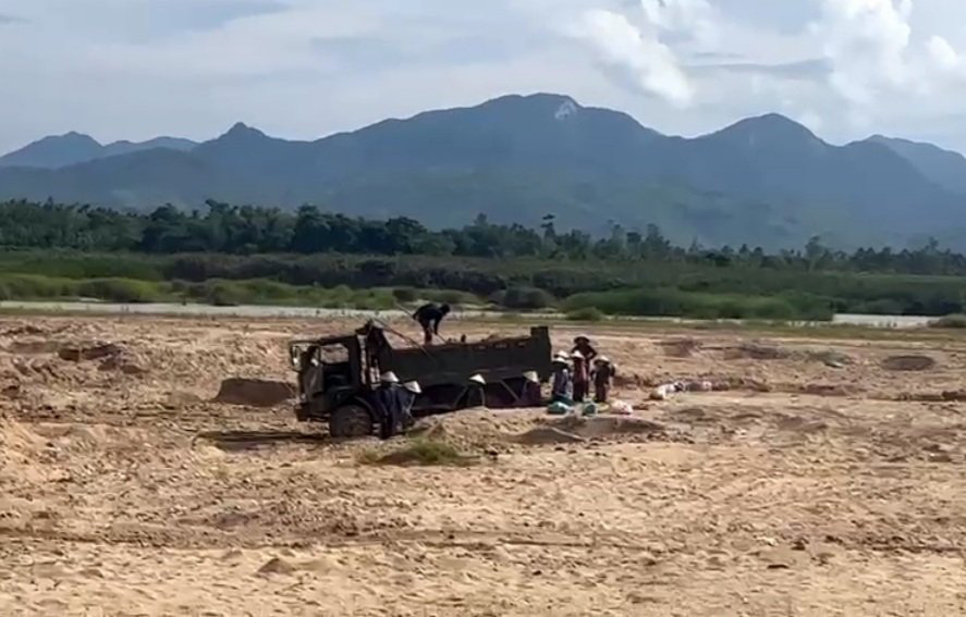 Nhiều doanh nghiệp 'quyết chiến' để trúng đấu giá mỏ cát giờ xin trả mỏ vì thuế tài nguyên- Ảnh 2. Nhiều doanh nghiệp 'quyết chiến' để trúng đấu giá mỏ cát giờ xin trả mỏ vì thuế tài nguyên- Ảnh 2.