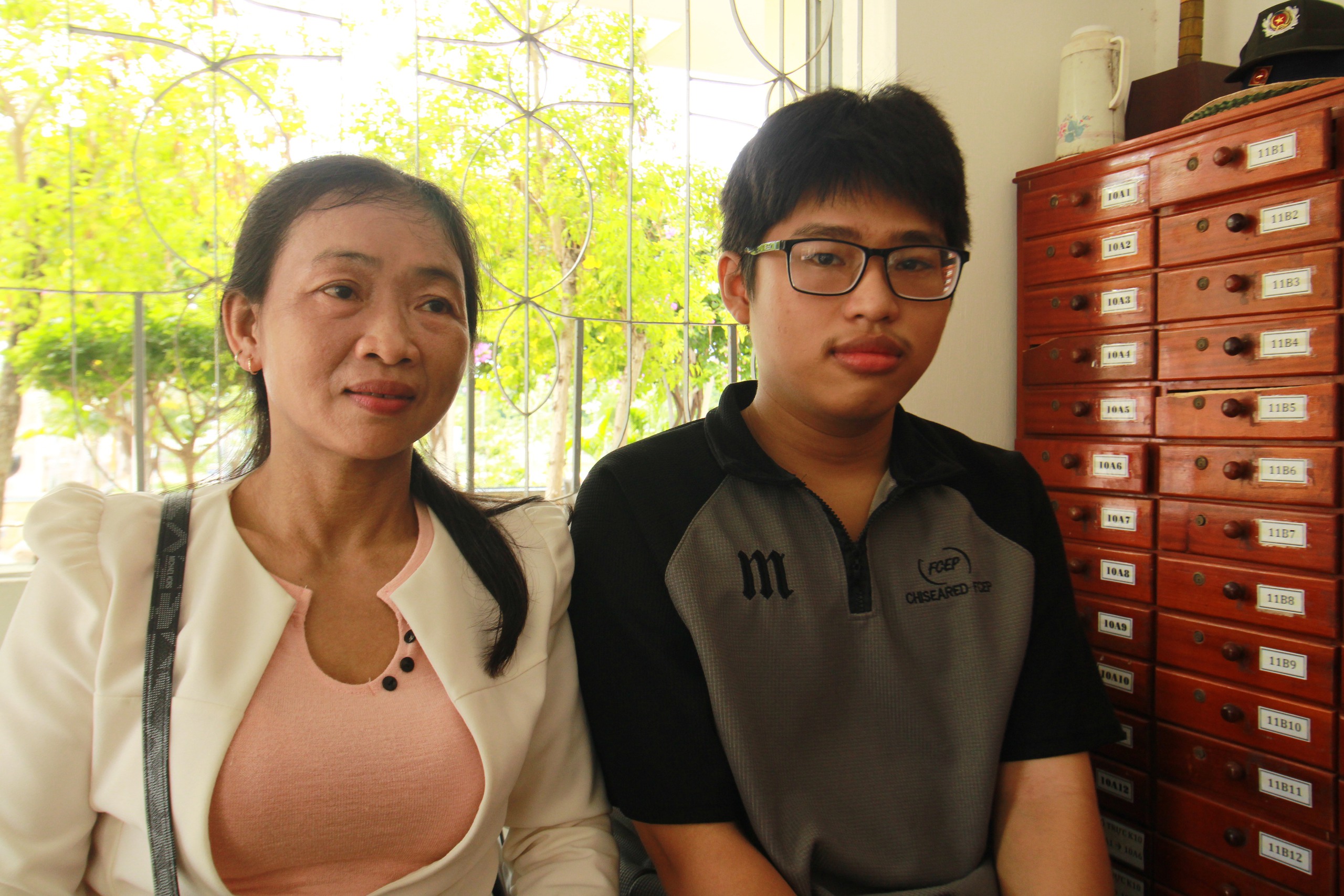 Nhìn mẹ làm nông vất vả, nam sinh Khánh Hòa quyết học tập, trở thành thủ khoa tốt nghiệp THPT- Ảnh 1. Nhìn mẹ làm nông vất vả, nam sinh Khánh Hòa quyết học tập, trở thành thủ khoa tốt nghiệp THPT- Ảnh 1.