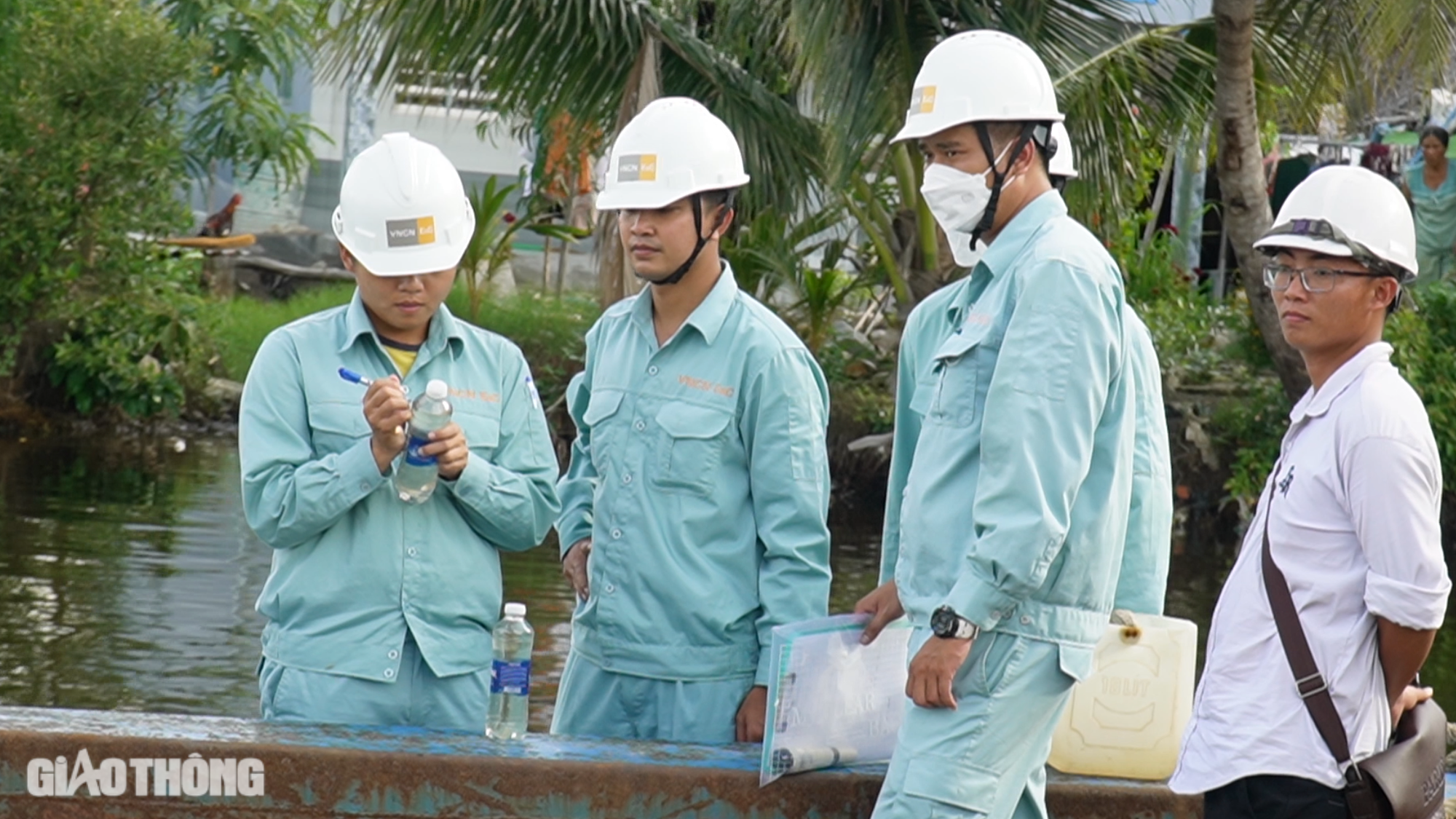 Những khối cát biển đầu tiên về công trường cao tốc Hậu Giang - Cà Mau- Ảnh 3. Những khối cát biển đầu tiên về công trường cao tốc Hậu Giang - Cà Mau- Ảnh 3.