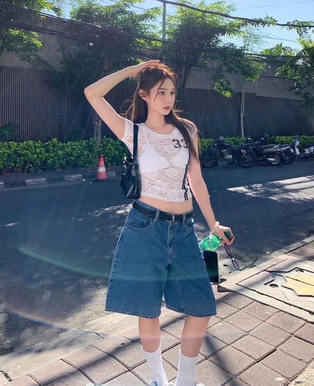 Những mẫu áo cách điệu nàng nên sắm để tủ đồ thêm đa dạng- Ảnh 1. Những mẫu áo cách điệu nàng nên sắm để tủ đồ thêm đa dạng- Ảnh 1.